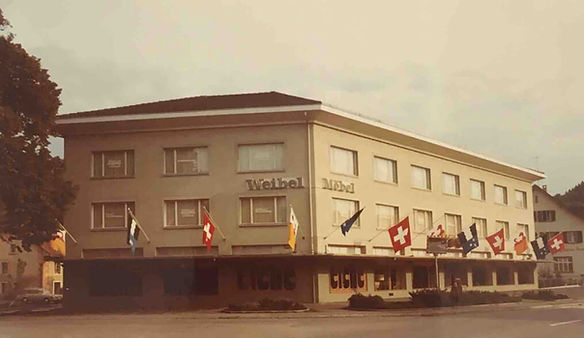 Robert Bürgler und Walter Meier im Weibel Möbel Showroom