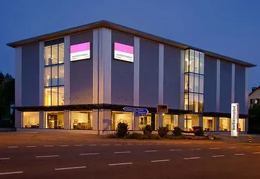 Werbeanzeige mit Michael Weibel zur Einrichtungs- und Planungsberatung