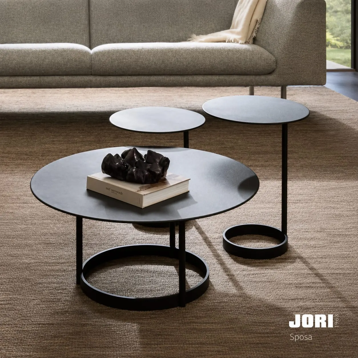 Runde Design-Couchtische in verschiedenen Größen von JORI
