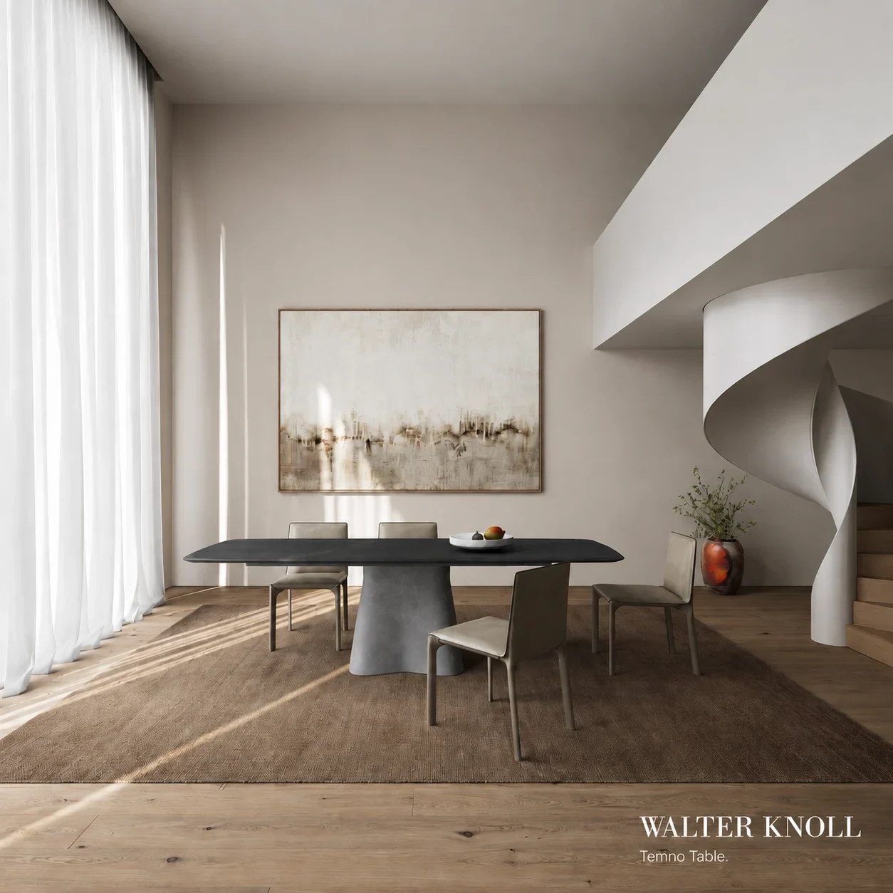 Eleganter Esstisch mit Stühlen in hellem Essbereich