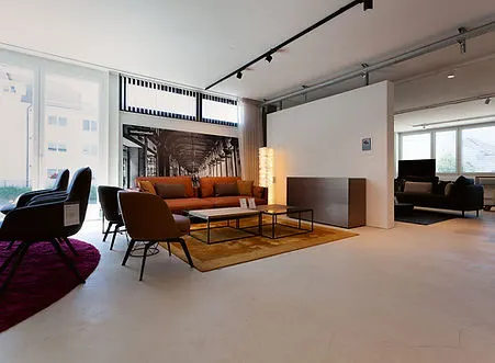 Moderner Wohnbereich im Weibel Möbel Showroom